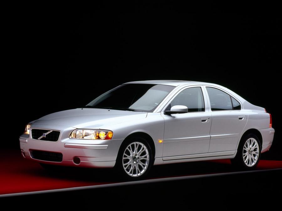  Volvo S60 2004 года  (фото 1 из 9)